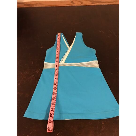 Lululemon Deep V Athletic Racerback Blue/White Gingham Tank Top - Size 4 - Picture 8 of 9